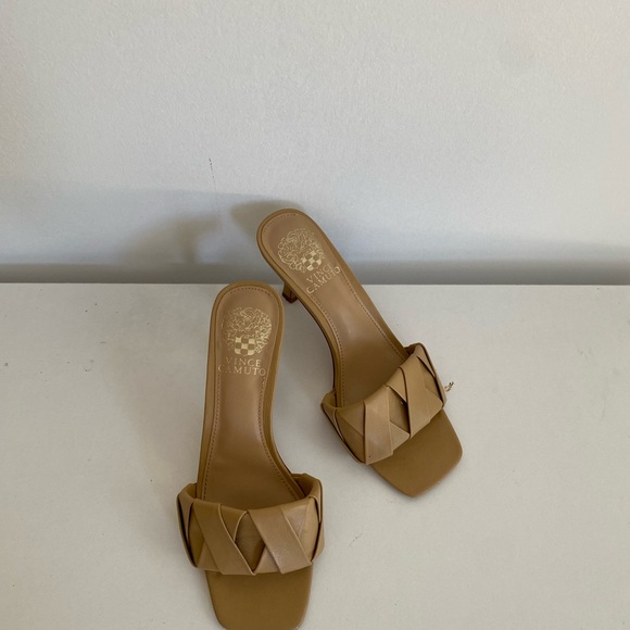 tan Vince Camuto sandal - Picture 13 of 15